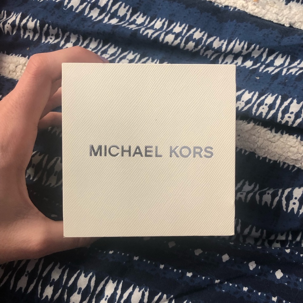 Brand new beautiful Michael Kors leather watch!! - Picture 4 of 4